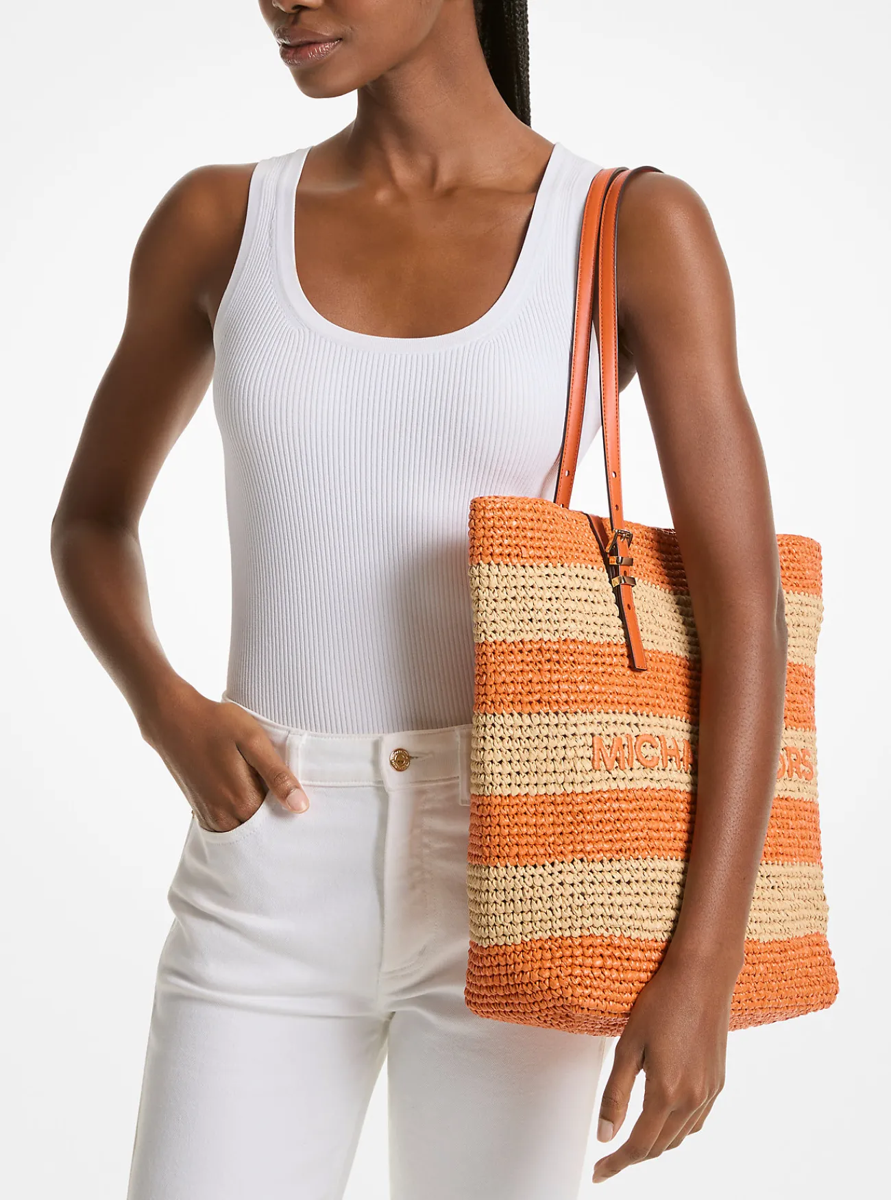 Michael Kors Draagtas Quinn van handgehaakt stro, groot ORANJEPUNCH New