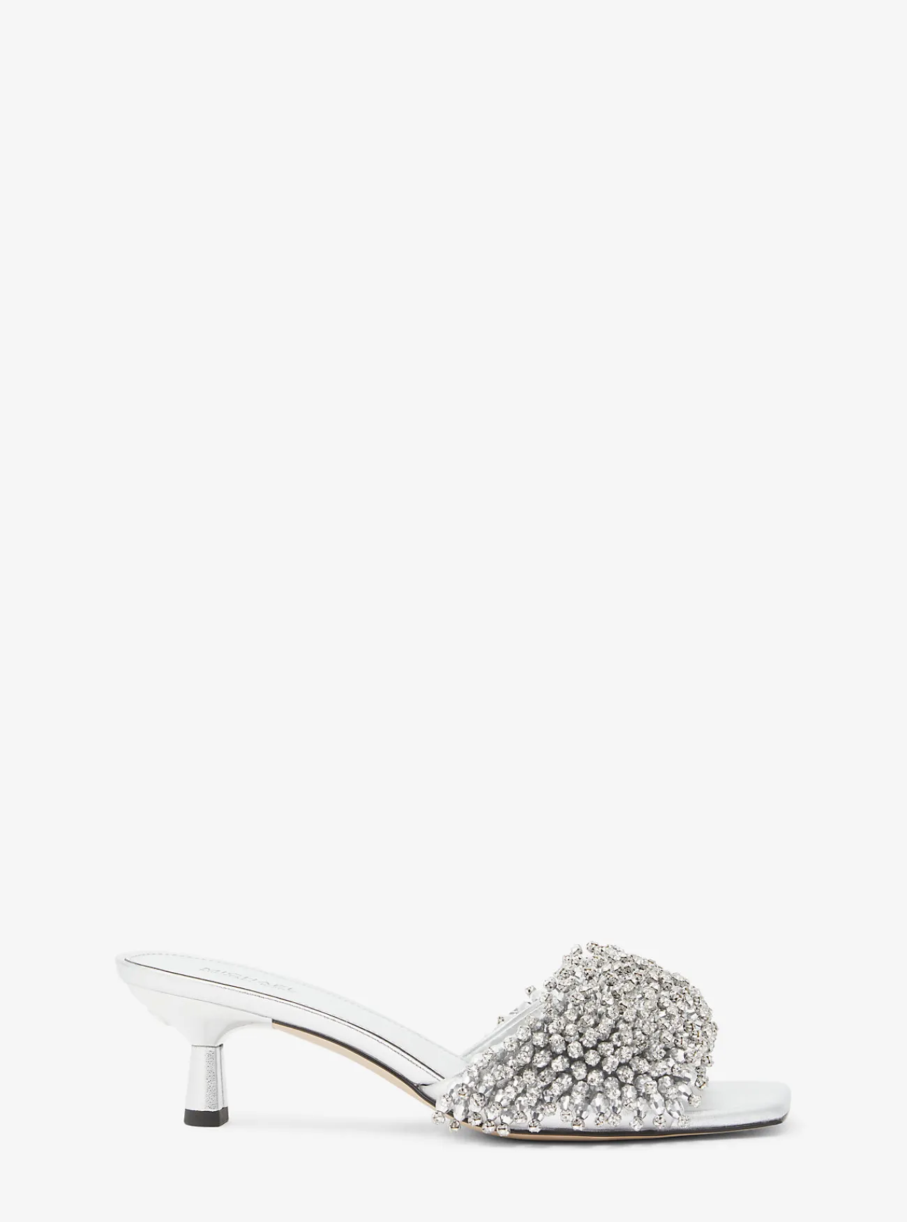 Michael Kors Sandaal Amal van metallic leer versierd met kristallen en hakje ZILVER Online